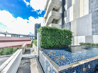 Condo en venta de 3 habitaciones en Yan Nawa, Bangkok