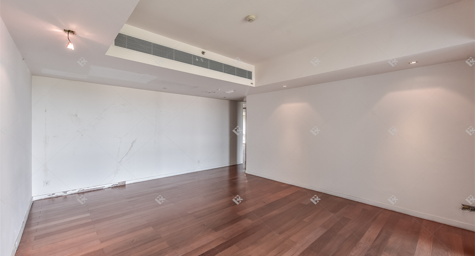 Wohnung zum Kauf mit 3 Zimmer in Yan Nawa, Bangkok