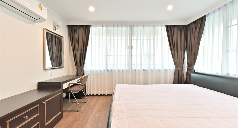 For sale 3 bedrooms condo in Khlong Toei, Bangkok