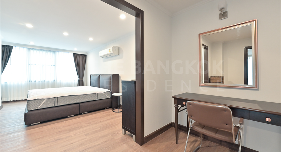 For sale 3 bedrooms condo in Khlong Toei, Bangkok