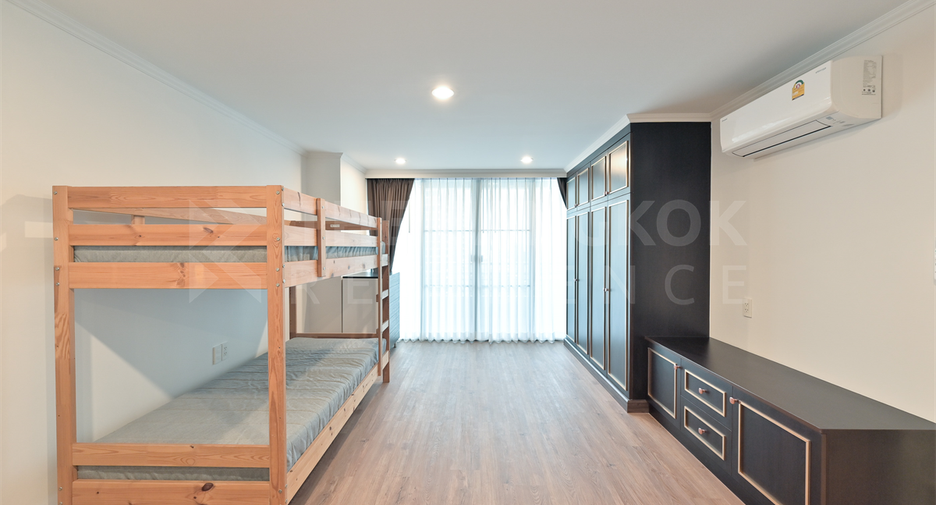 For sale 3 bedrooms condo in Khlong Toei, Bangkok