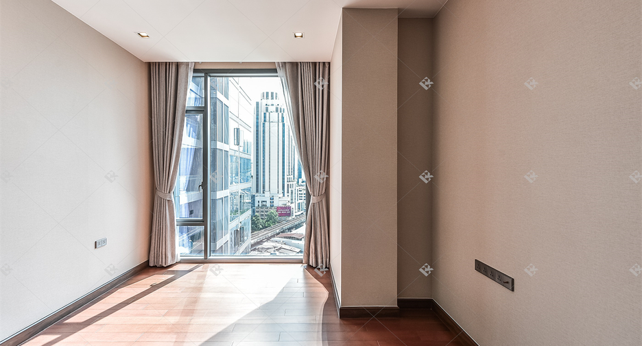 For sale 2 bedrooms condo in Khlong Toei, Bangkok