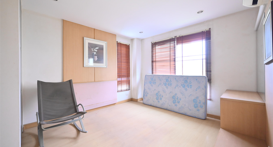 For sale 2 bedrooms condo in Watthana, Bangkok