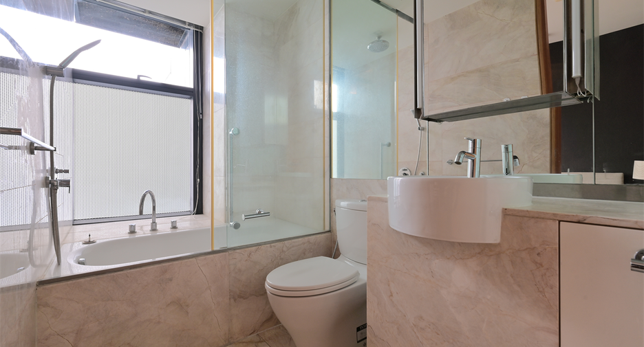 For sale 2 bedrooms condo in Sathon, Bangkok
