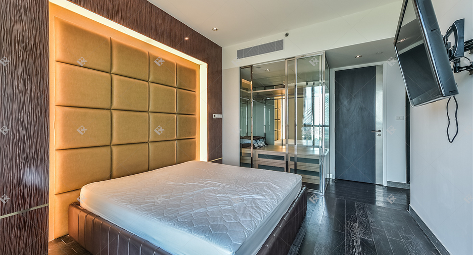 For sale 2 bedrooms condo in Yan Nawa, Bangkok