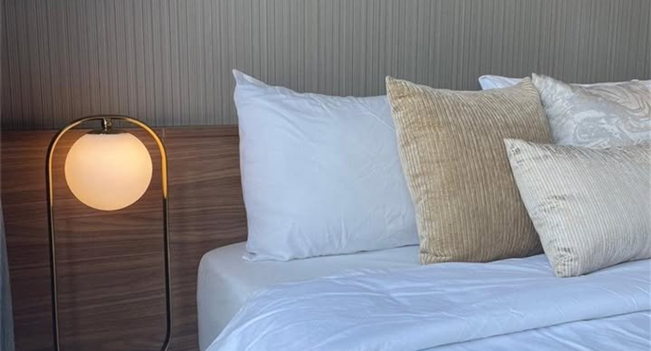 For sale 1 bed condo in Khlong Toei, Bangkok