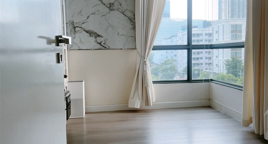 À vendre 2 chambres condo à Phra Khanong, Bangkok