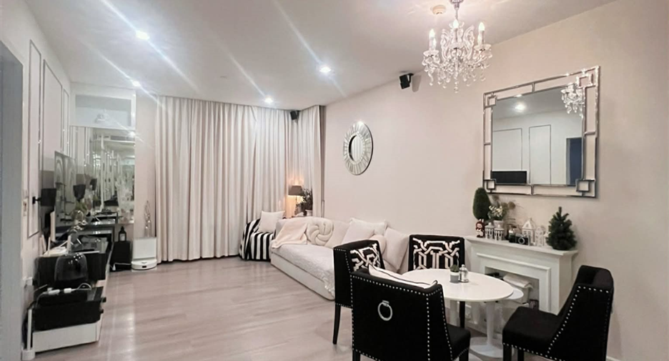 À vendre 2 chambres condo à Phra Khanong, Bangkok