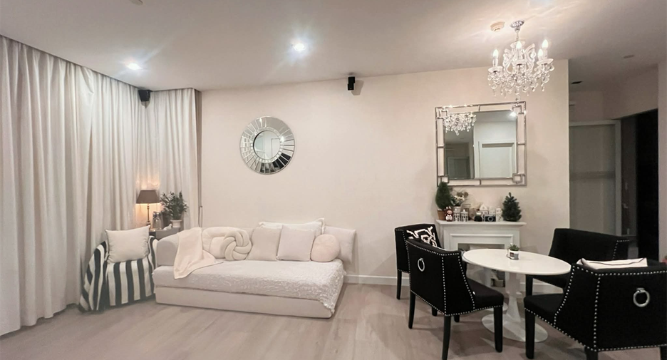 À vendre 2 chambres condo à Phra Khanong, Bangkok