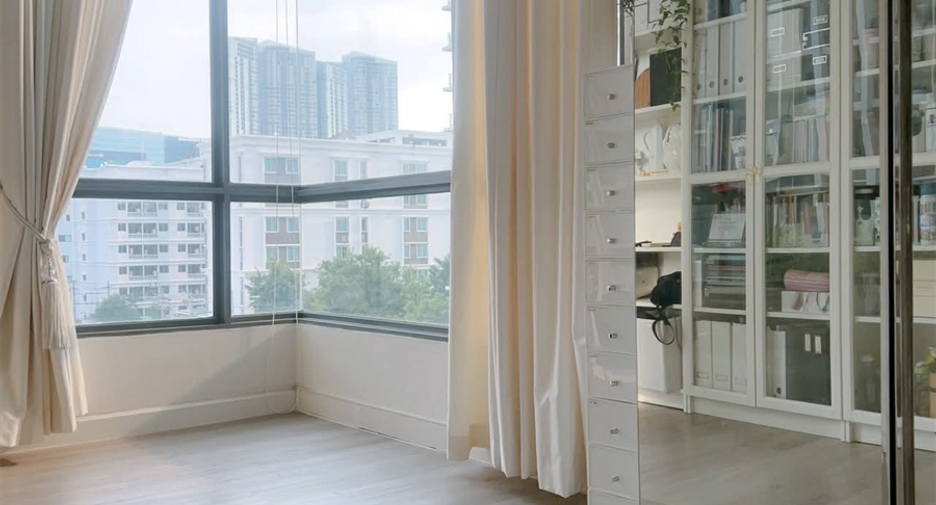 À vendre 2 chambres condo à Phra Khanong, Bangkok
