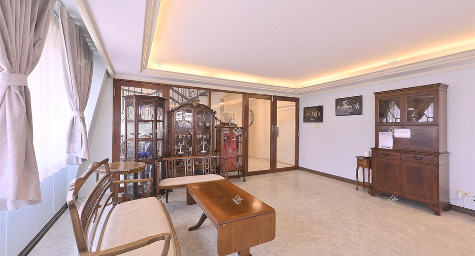 Wohnung zum Kauf mit 3 Zimmer in Khlong Toei, Bangkok