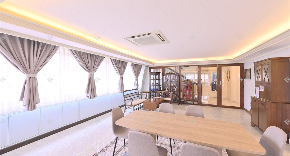 Wohnung zum Kauf mit 3 Zimmer in Khlong Toei, Bangkok