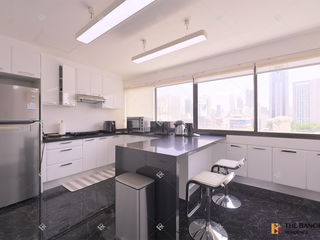 For sale 3 bedrooms condo in Khlong Toei, Bangkok