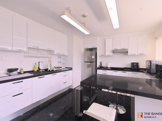 For sale 3 bedrooms condo in Khlong Toei, Bangkok