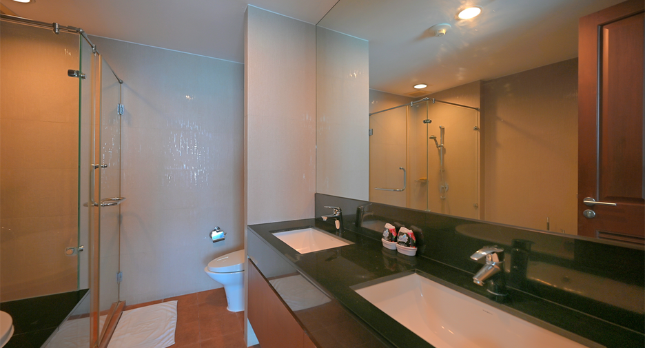 For sale 2 ベッドルーム condo in Pathum Wan, Bangkok