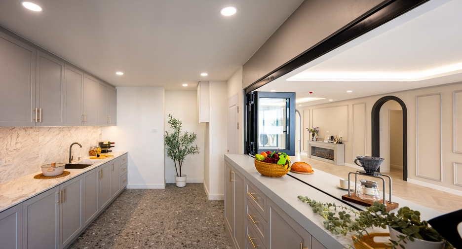 Condo en venta de 3 habitaciones en Khlong Toei, Bangkok