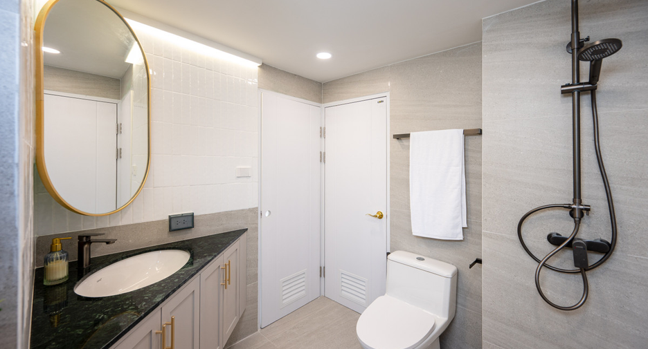 Condo en venta de 3 habitaciones en Khlong Toei, Bangkok