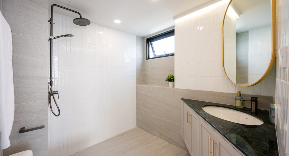 Condo en venta de 3 habitaciones en Khlong Toei, Bangkok