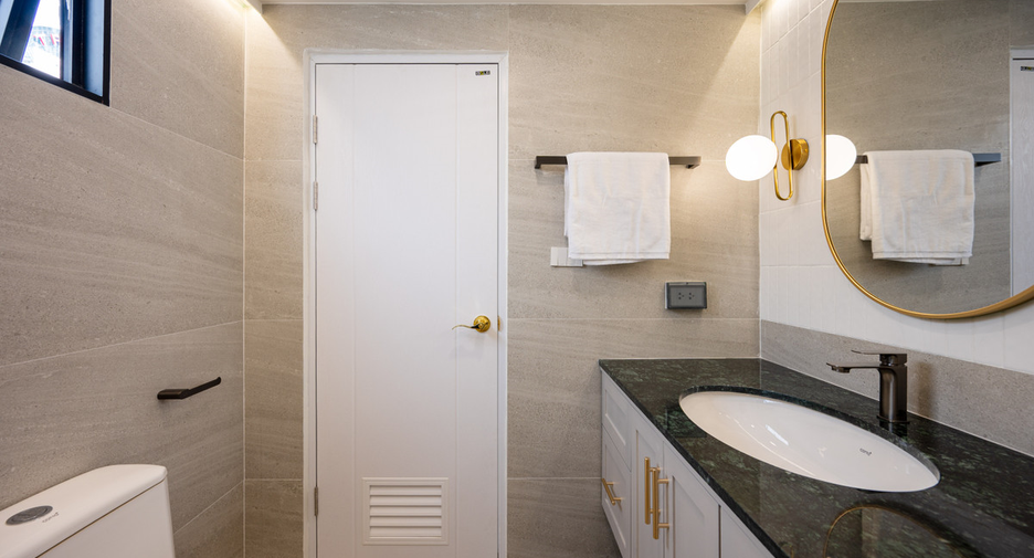 Condo en venta de 3 habitaciones en Khlong Toei, Bangkok