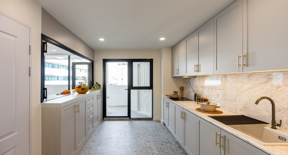 Condo en venta de 3 habitaciones en Khlong Toei, Bangkok