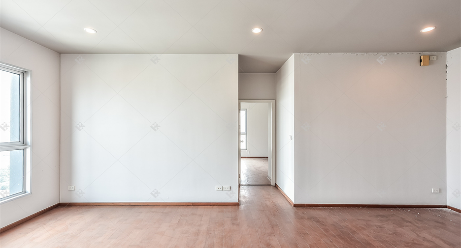 For sale 2 ベッドルーム condo in Khlong San, Bangkok