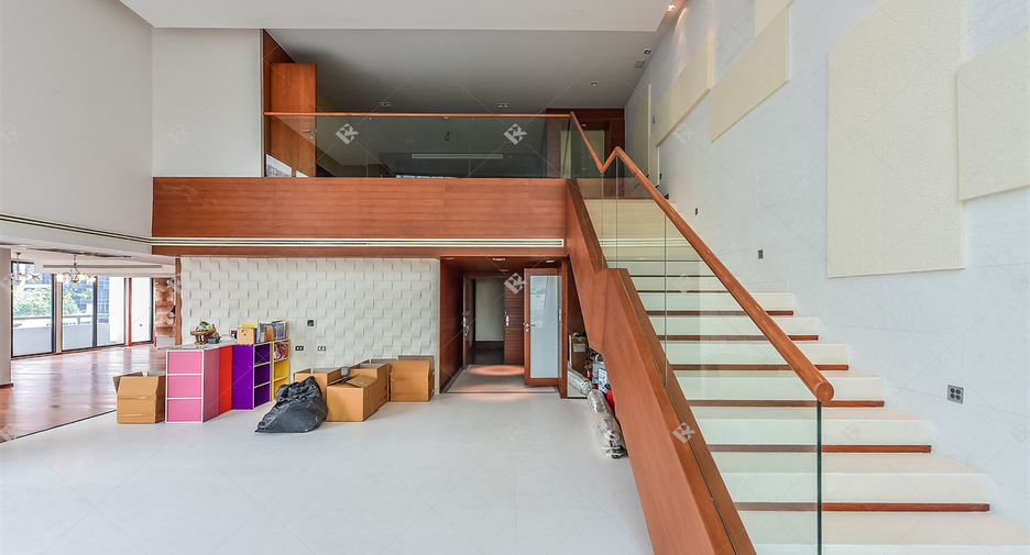 Wohnung zum Kauf mit 3 Zimmer in Pathum Wan, Bangkok