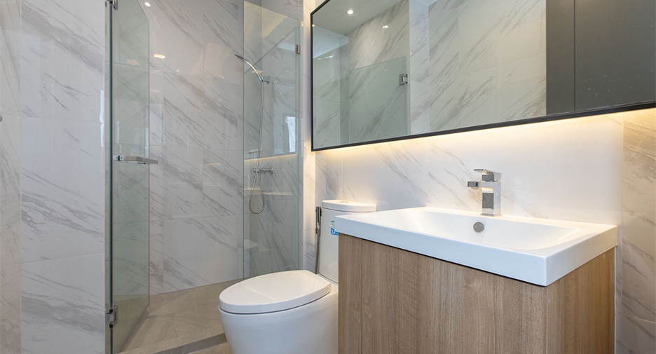 For sale 3 bedrooms condo in Huai Khwang, Bangkok