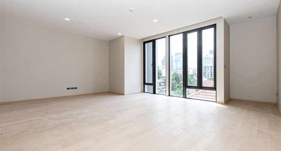 For sale 3 bedrooms condo in Huai Khwang, Bangkok