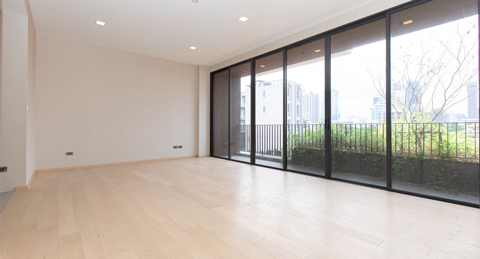 For sale 3 bedrooms condo in Huai Khwang, Bangkok