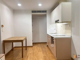 Продажа 2 спальни кондо в Пхра Кханонг, Бангкок