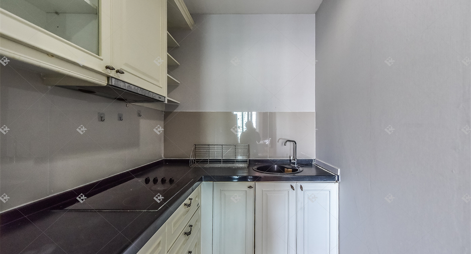 For sale 2 ベッドルーム condo in Sathon, Bangkok
