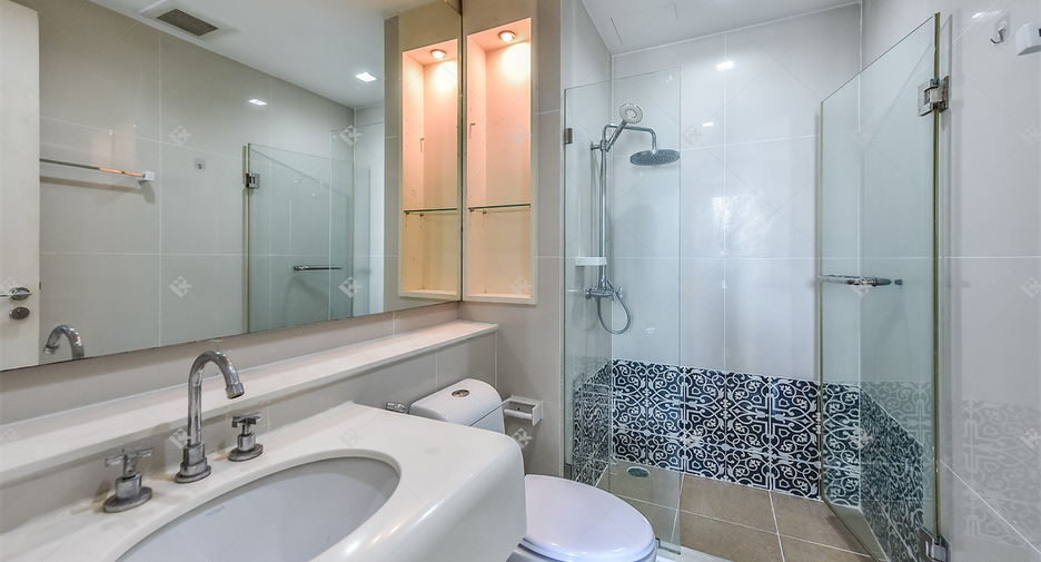 For sale 2 ベッドルーム condo in Sathon, Bangkok