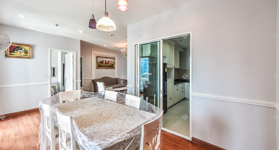 For sale 2 ベッドルーム condo in Sathon, Bangkok