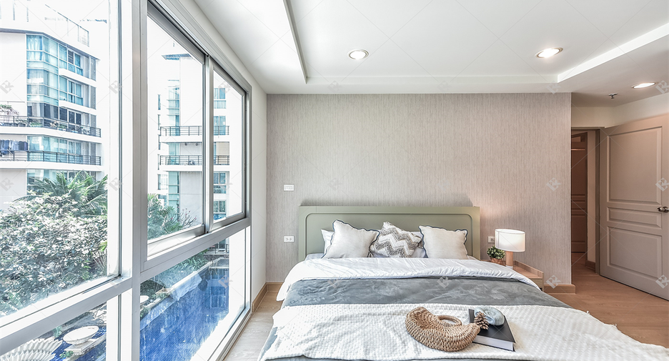 For sale 3 bedrooms condo in Yan Nawa, Bangkok