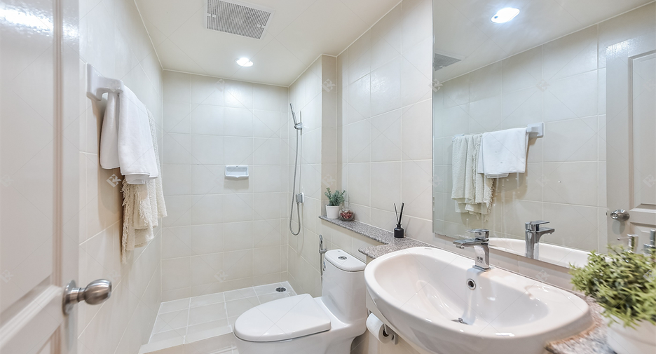For sale 3 bedrooms condo in Yan Nawa, Bangkok