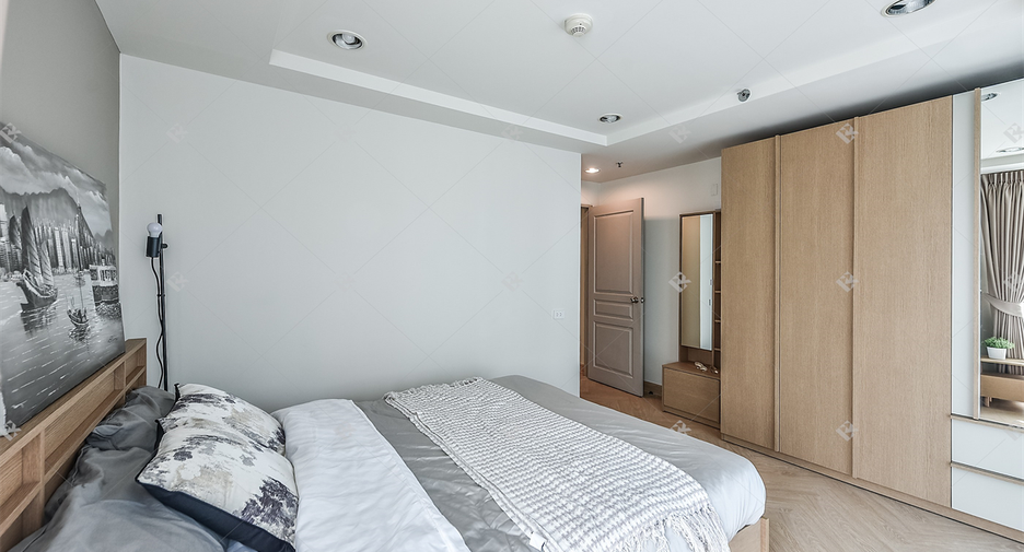 For sale 3 bedrooms condo in Yan Nawa, Bangkok