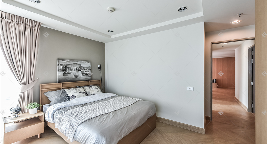 For sale 3 bedrooms condo in Yan Nawa, Bangkok