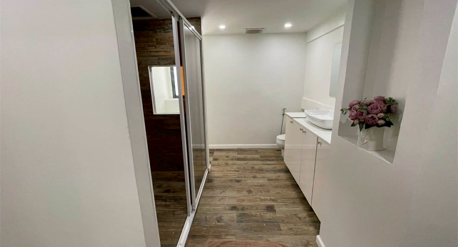 For sale 3 bedrooms condo in Khlong Toei, Bangkok