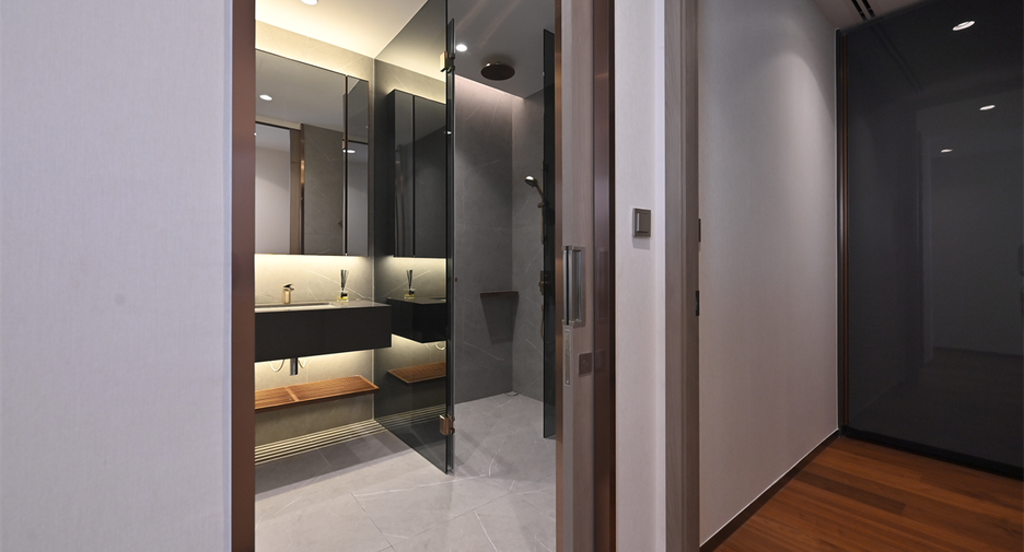 For sale 2 bedrooms condo in Khlong Toei, Bangkok