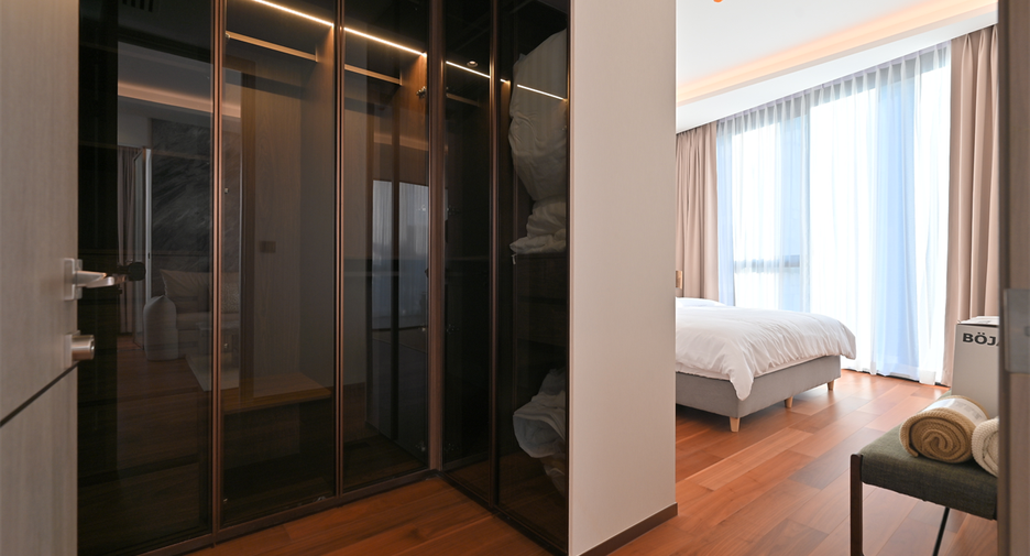 For sale 2 bedrooms condo in Khlong Toei, Bangkok