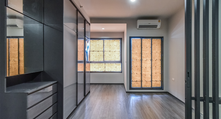 For sale 1 bed condo in Khlong Toei, Bangkok