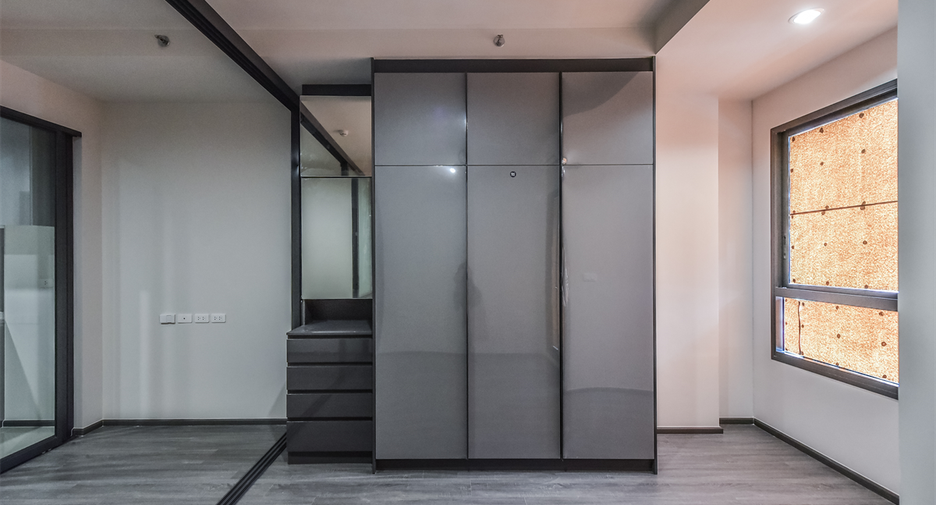 For sale 1 bed condo in Khlong Toei, Bangkok