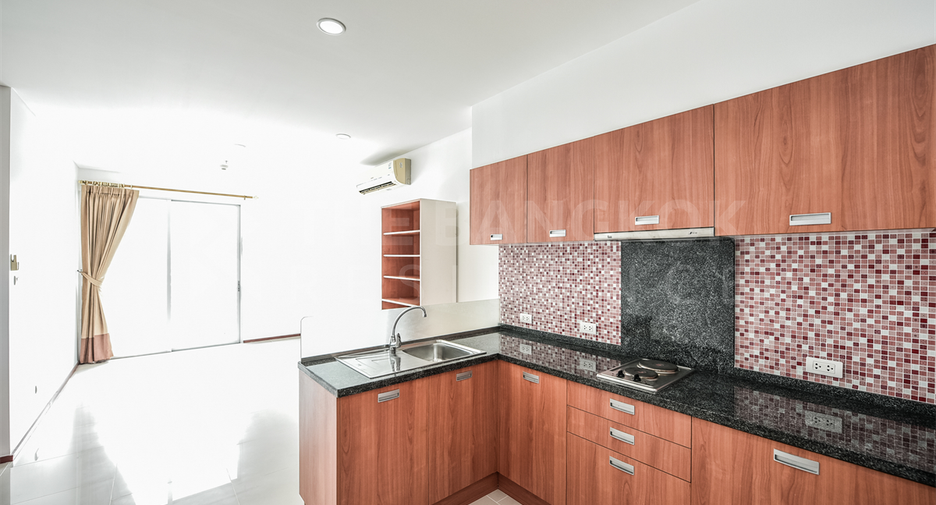For sale 1 bed condo in Khlong San, Bangkok