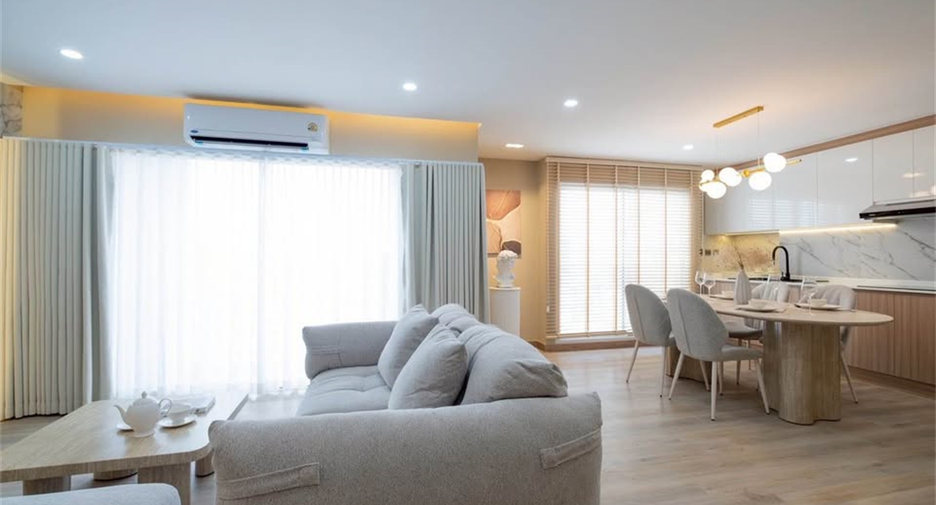 For sale 2 ベッドルーム condo in Watthana, Bangkok