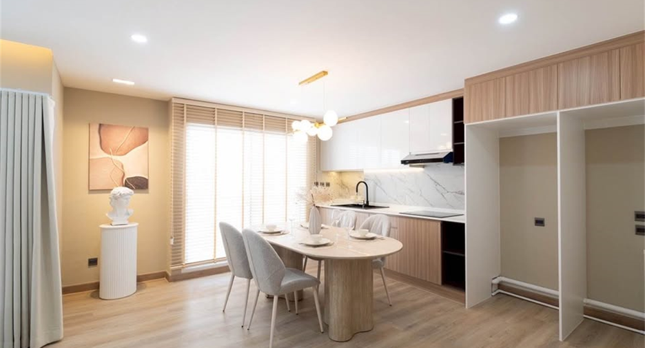 For sale 2 ベッドルーム condo in Watthana, Bangkok
