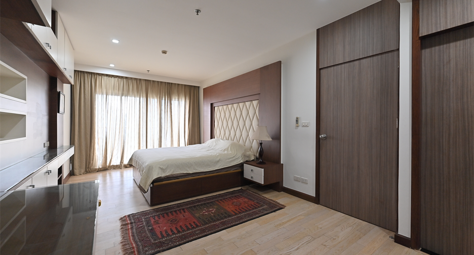 For sale 2 bedrooms condo in Khlong Toei, Bangkok