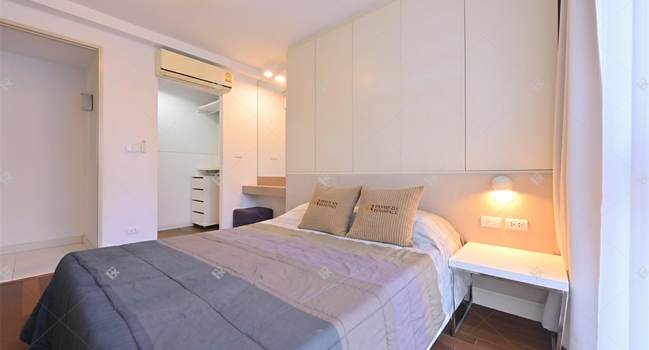 For sale 2 bedrooms condo in Watthana, Bangkok