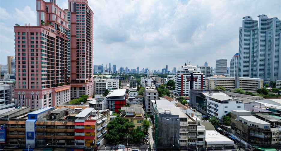 For sale 1 bed condo in Khlong Toei, Bangkok