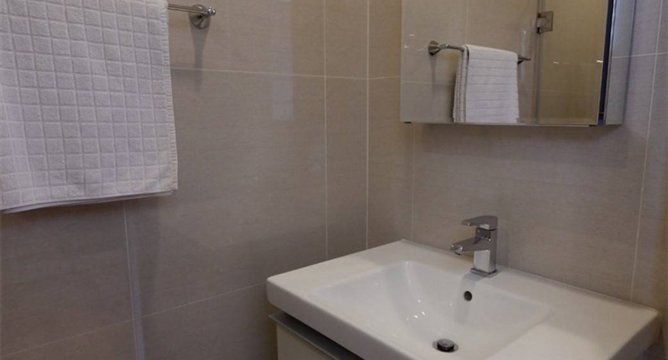 For sale 1 bed condo in Khlong Toei, Bangkok