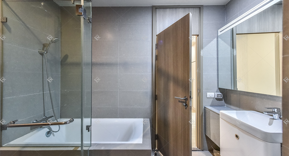 For sale 2 bedrooms condo in Pathum Wan, Bangkok